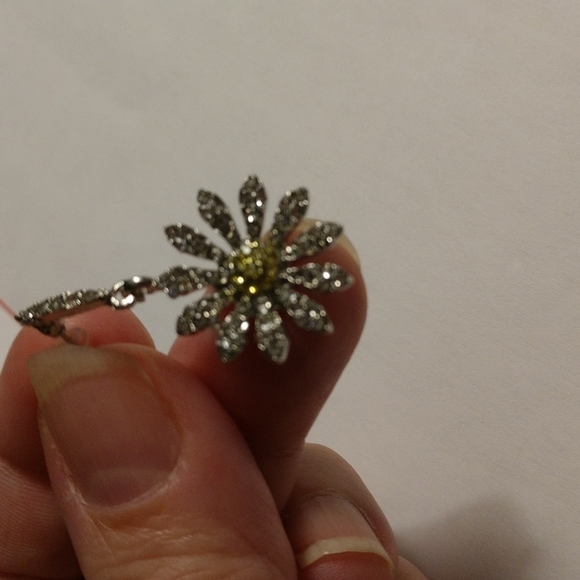 Beautiful Daisy Dangle Drop Earrings Bling Silver-tone Yellow Rhinestone Flower - Picture 3 of 12